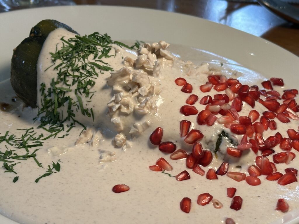 chiles en nogada de Casa Ó, CDMX
