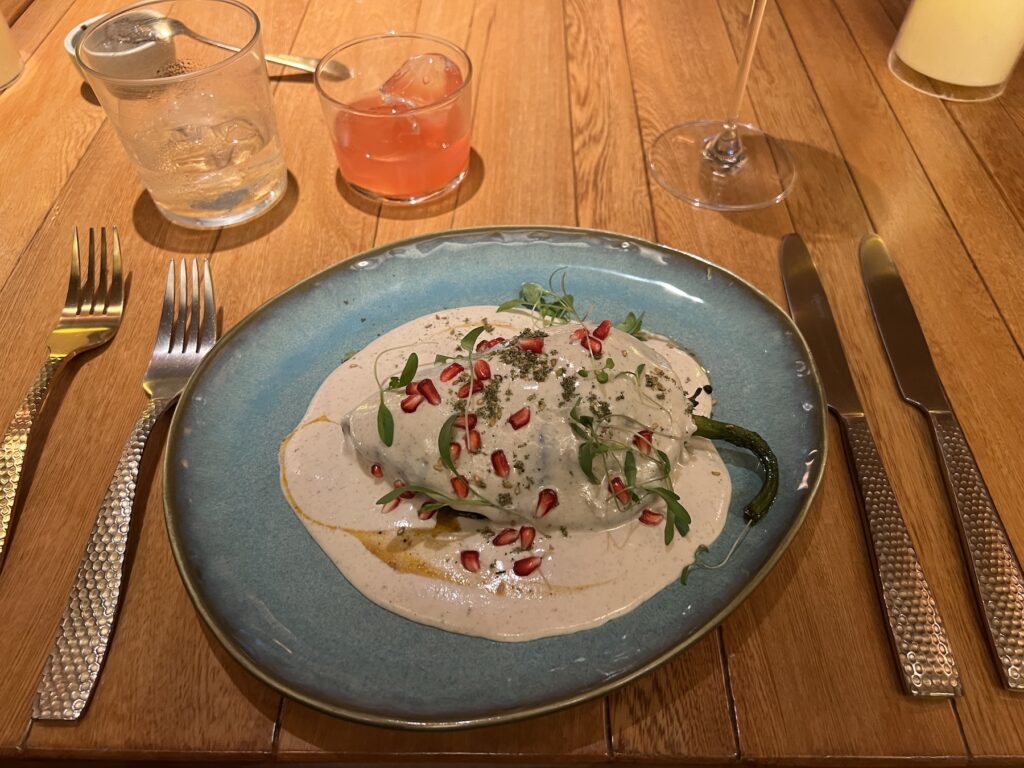 chiles en nogada de Ennea, CDMX