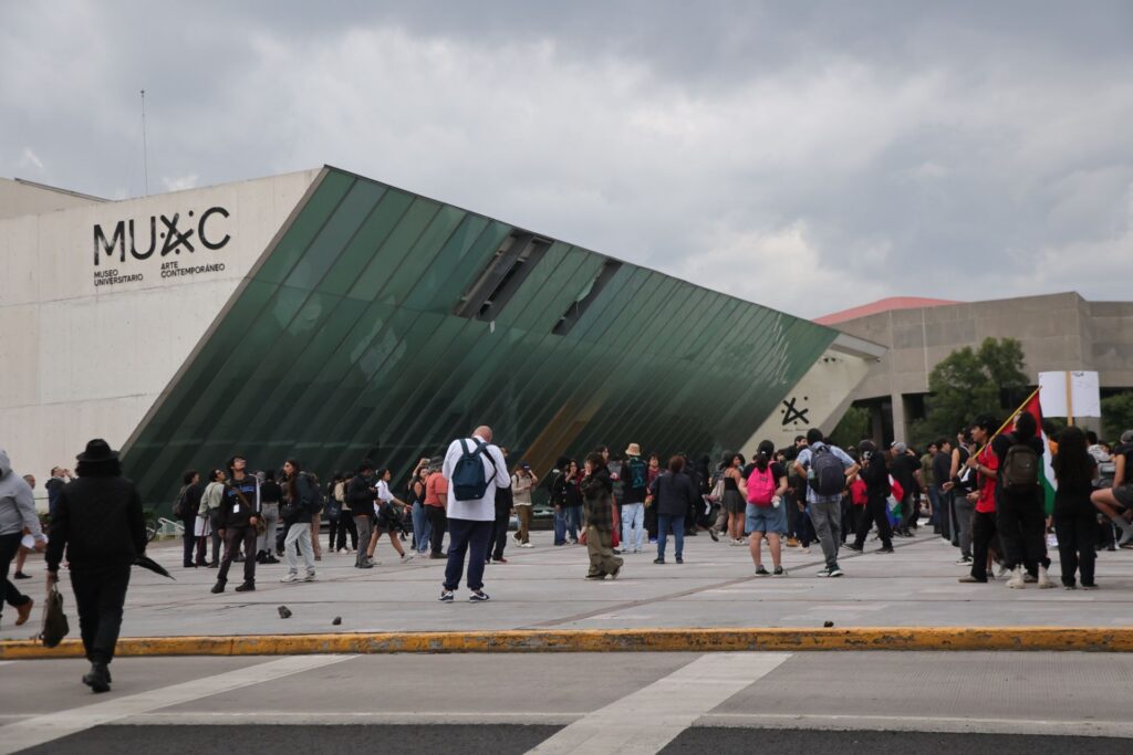 explanada del Centro Cultural Universitario