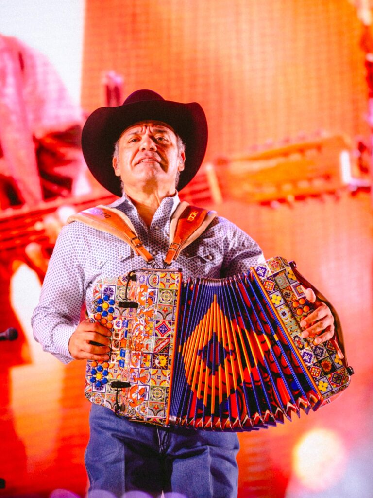A qué hora será el concierto de Intocable en el Zócalo
