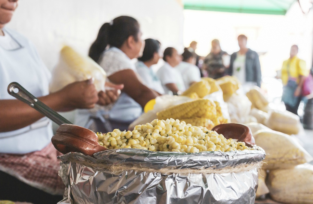 feria de pozole, elotes, esquites y chiles en nogada