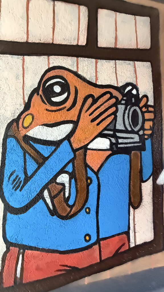 detalle de la decoración del bar inspirado en Bad Bunny en CDMX