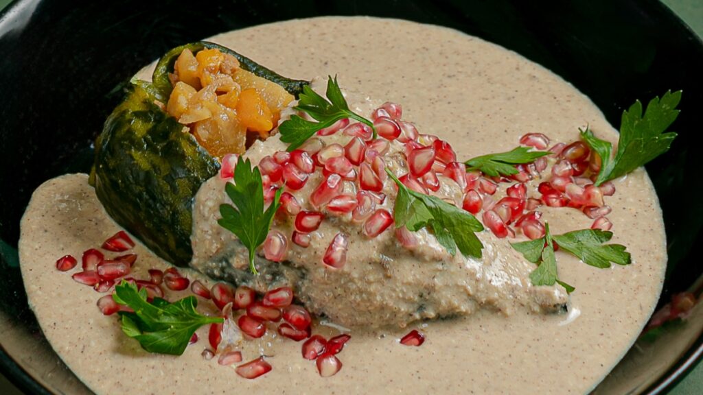 chiles en nogada del restauran Prendes en CDMX