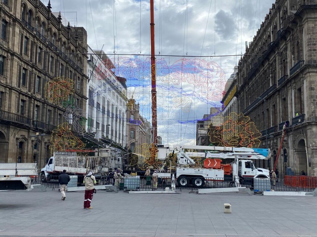 Alumbrado de día de Muertos en el Zócalo