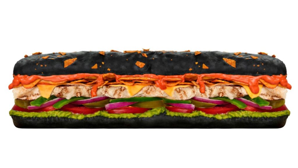 万圣节新宠:Subway推出黑色面包鸡肉三明治