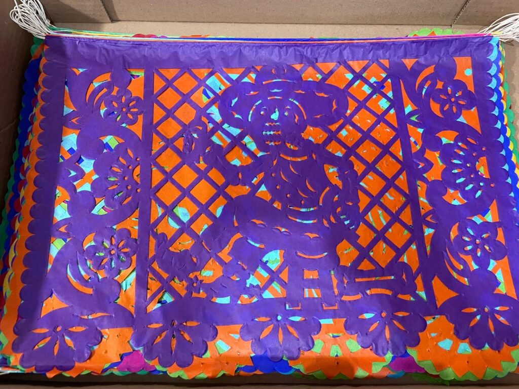 Qué significa el papel picado en Día de Muertos