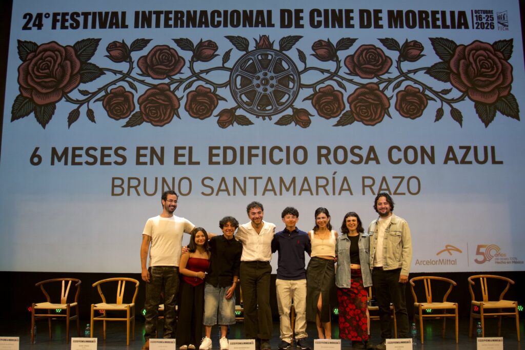 presentación de 6 meses en el edificio rosa con azul en el FICM 2026