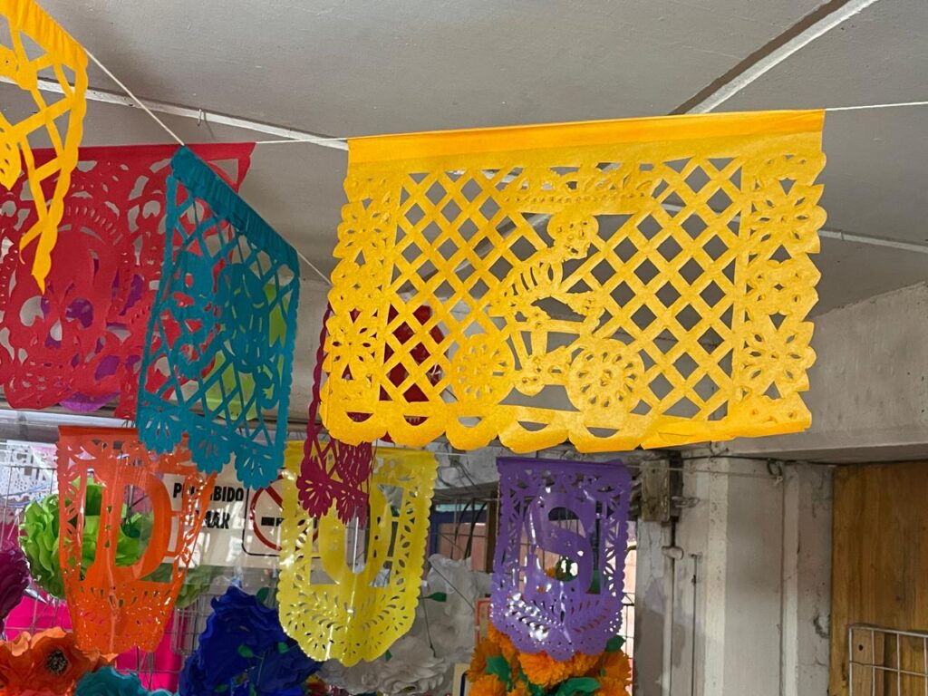 Qué significa el papel picado en las ofrendas