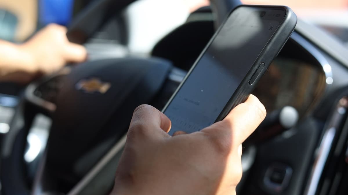 Chilango - ¿Cuál es la multa por usar el celular mientras conduces en ...