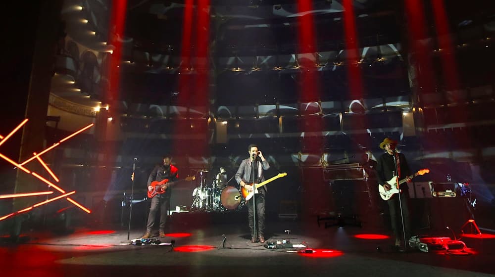 lugares abiertos en semáforo naranja