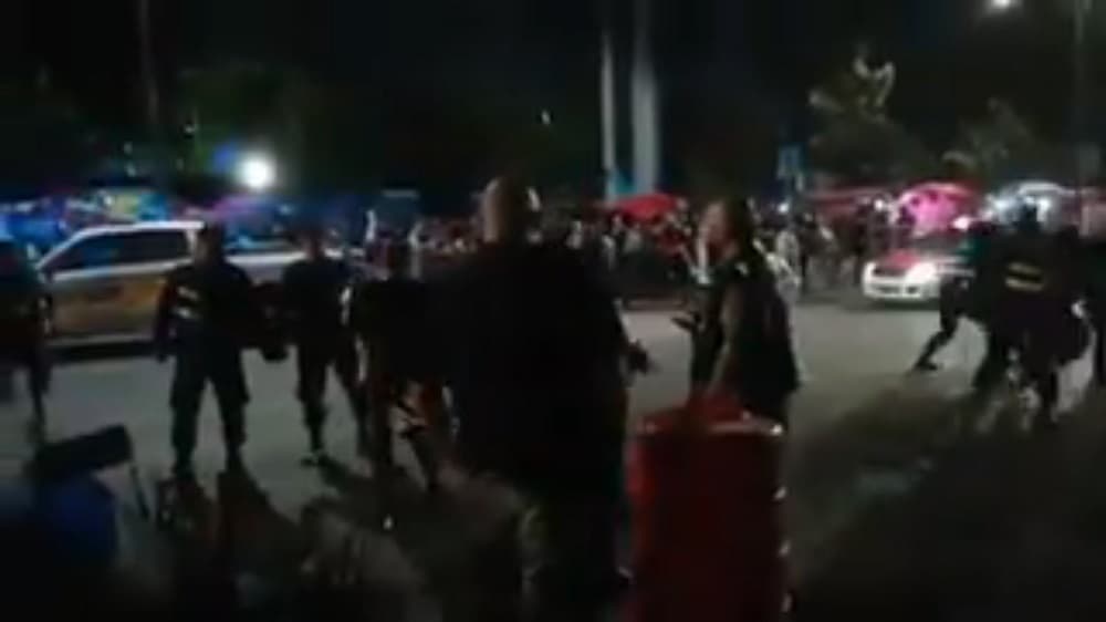 #VIDEO: Polis golpean a fans de Depeche Mode