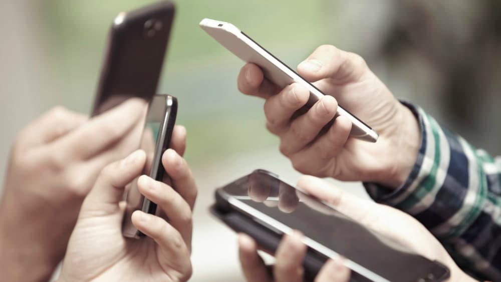 Teléfonos sin Facebook, Instagran y Messenger en 2019