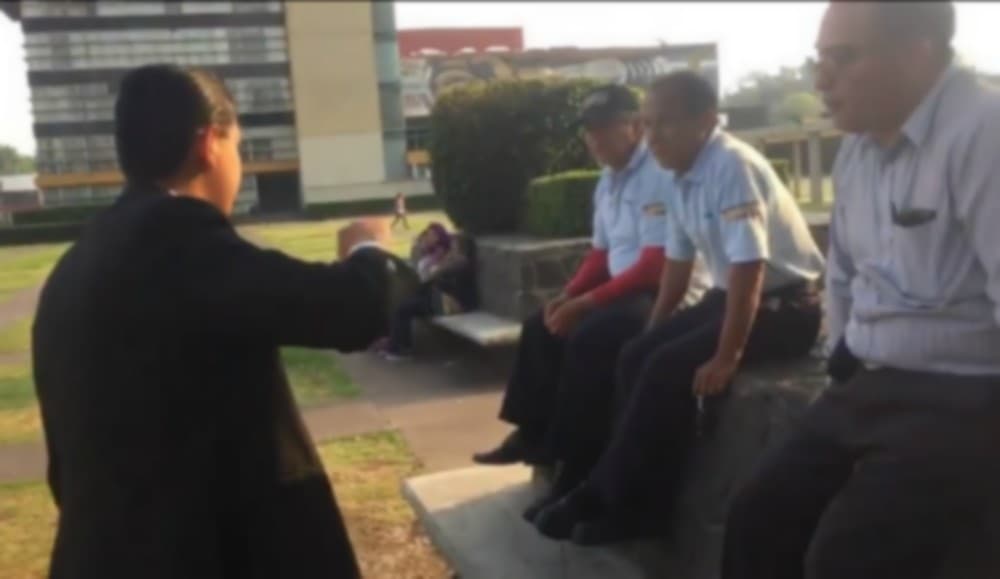Después de no apoyar a un estudiante que denunció la supuesta venta de drogas en Ciudad Universitaria tres vigilantes de la UNAM fueron suspendidos.