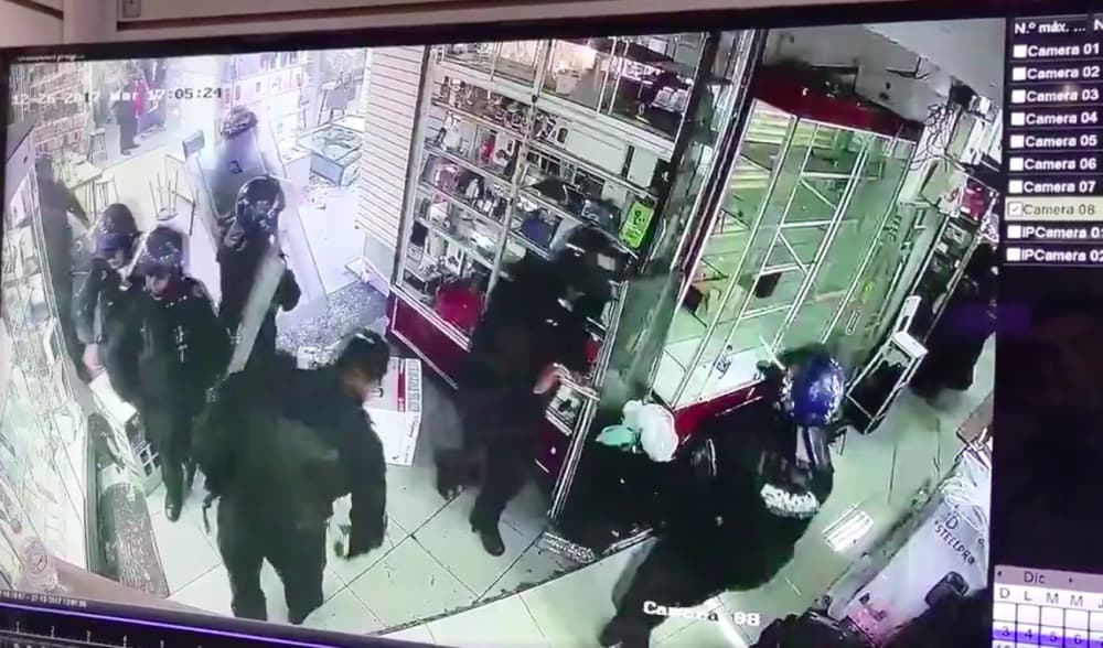 operativo en plaza meave