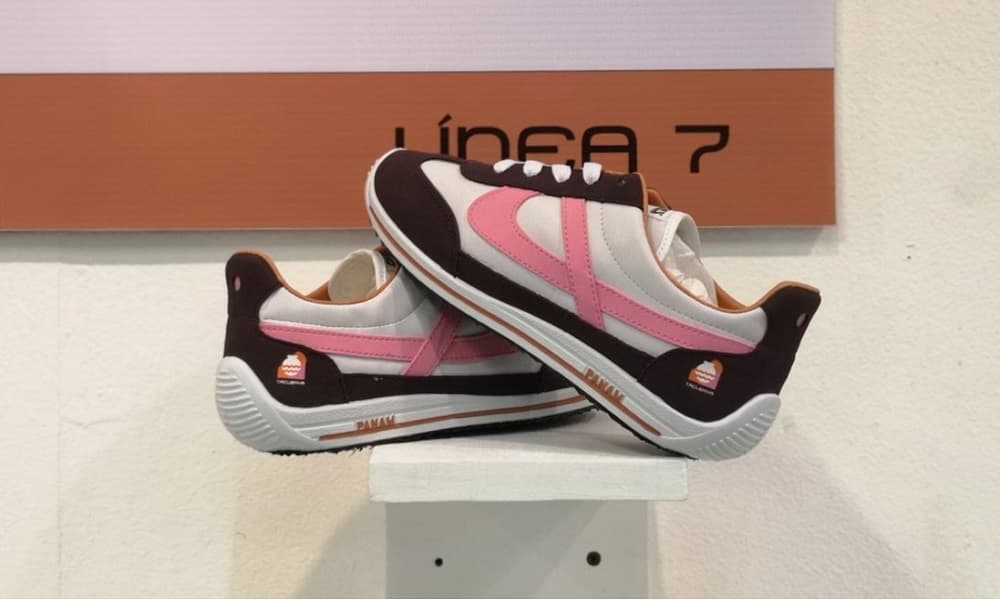 Expo con los tenis del Metro