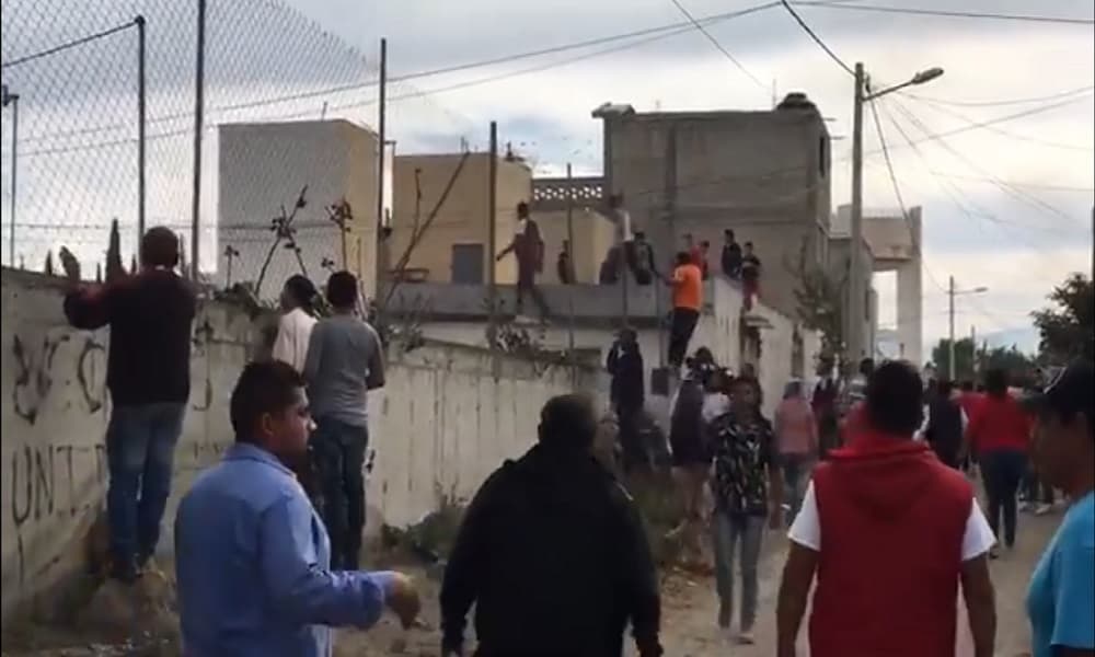 Vecinos buscan al presunto asesino de niña en Valle de Chalco