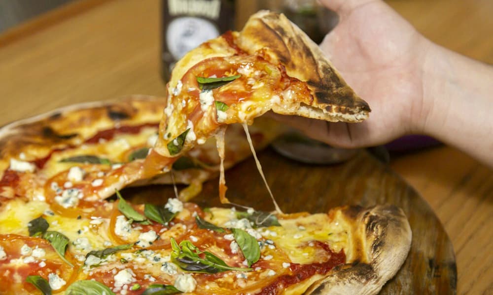 AMOR A PRIMERA PIZZA