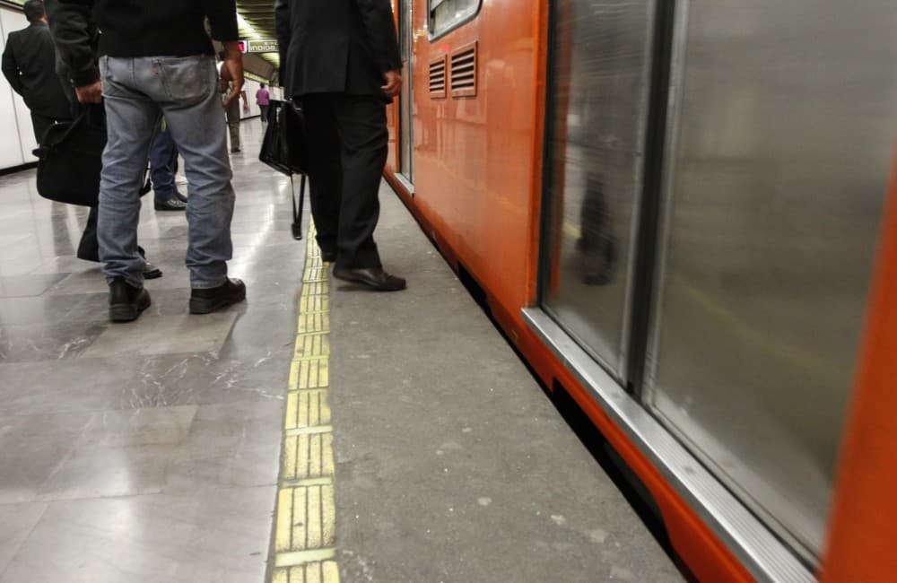 empleo en el Metro a cambio de dinero