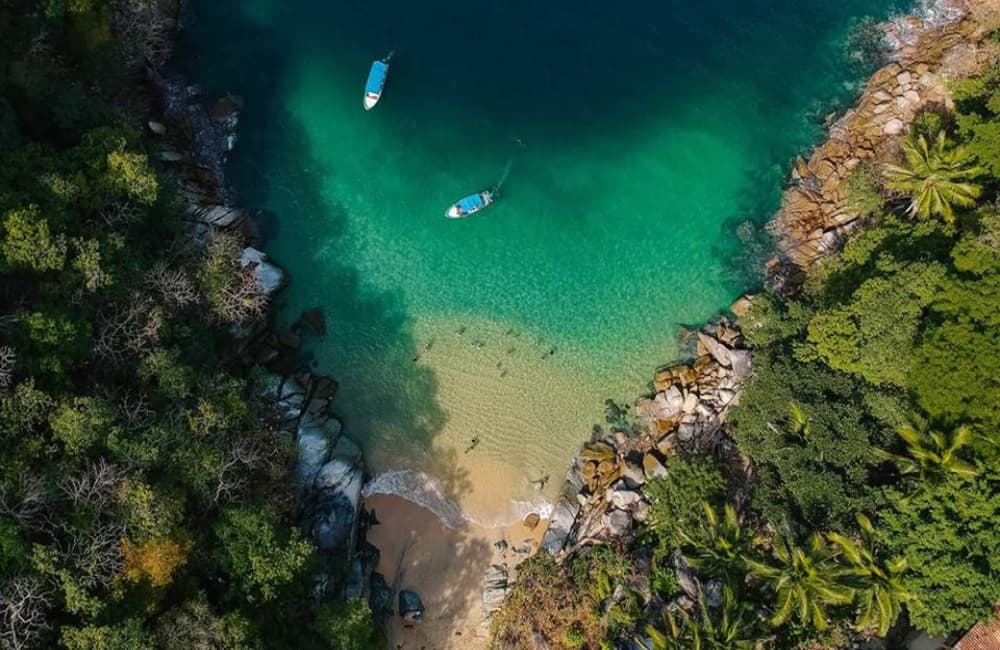 Olvídate de todo y descansa en la playa más pequeña de México