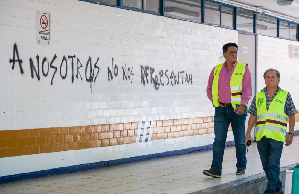 Vandalizan Facultad de Derecho de la UNAM y roban material