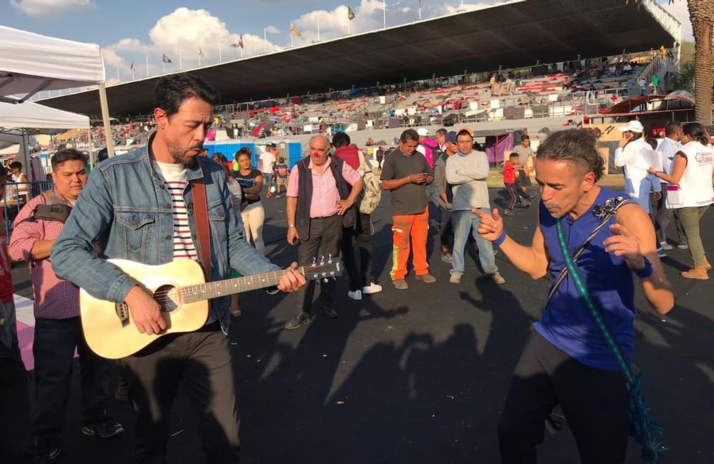 Café Tacvba en la caravana migrante