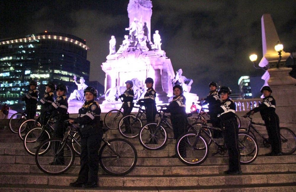 Mujeres policías en bici cuidarán a ciclistas en Paseo de la Reforma