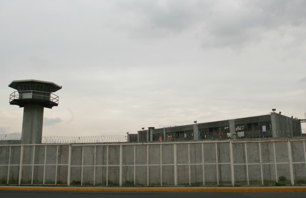 Interna celebra su boda en oficina de Santa Martha Acatitla