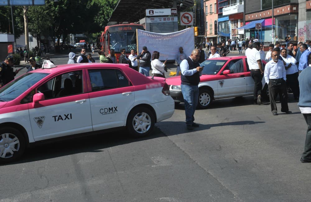 Amenazan con paro nacional de taxistas y bloqueos en la CDMX