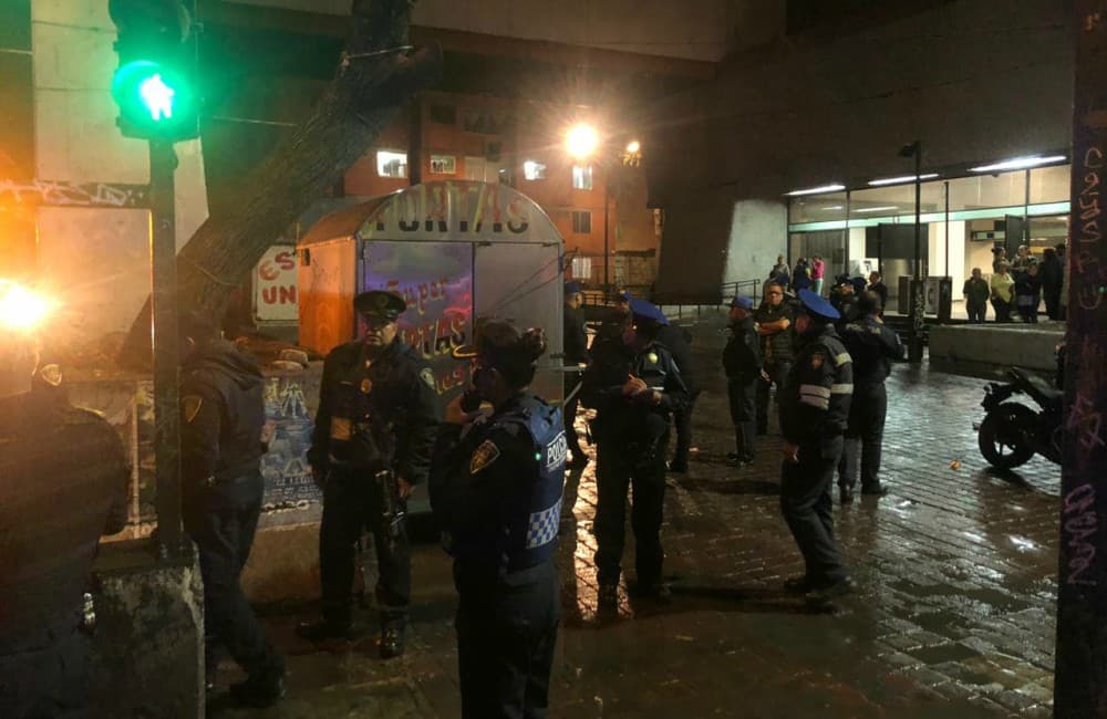 Le disparan a policía que intentó frustar robo en Metro Morelos