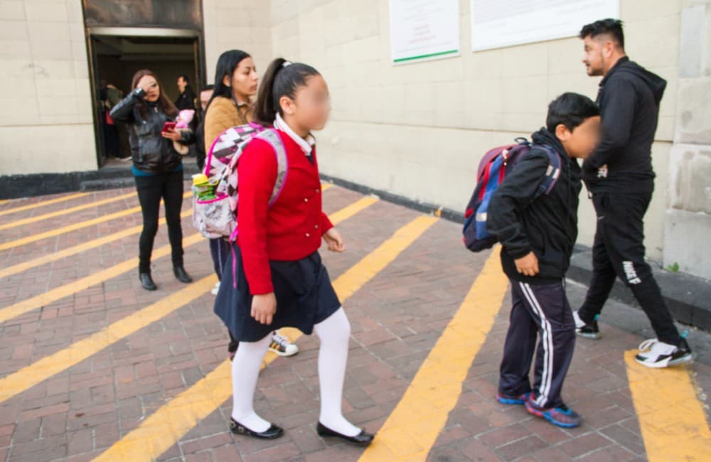 Uniforme neutro solo aplica a niñas, aclara la SEP