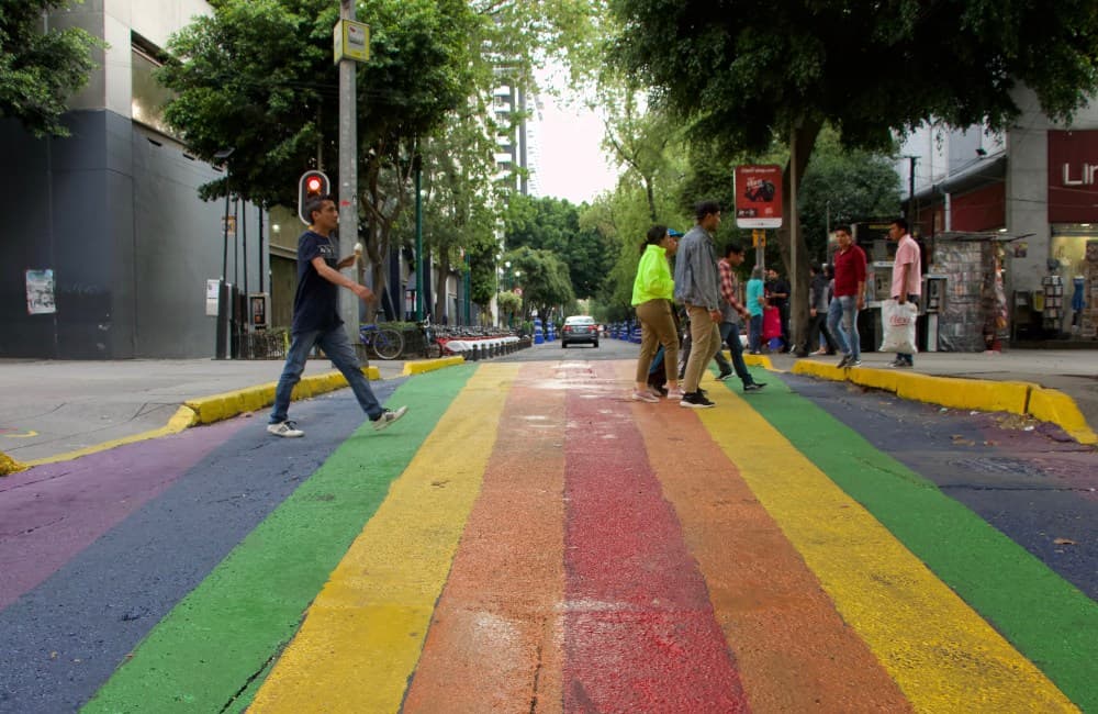 ZONA ROSA DE COLORES EN MES PRIDE