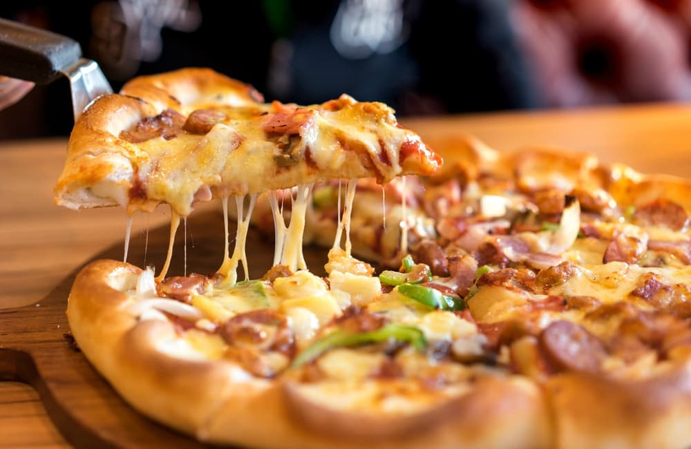 BUFFET DE PIZZA EN PIZZERÍA LA BARRA