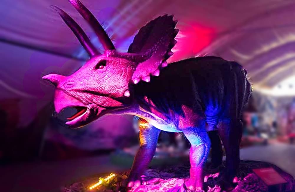 dinosaurios en el parque bicentenario