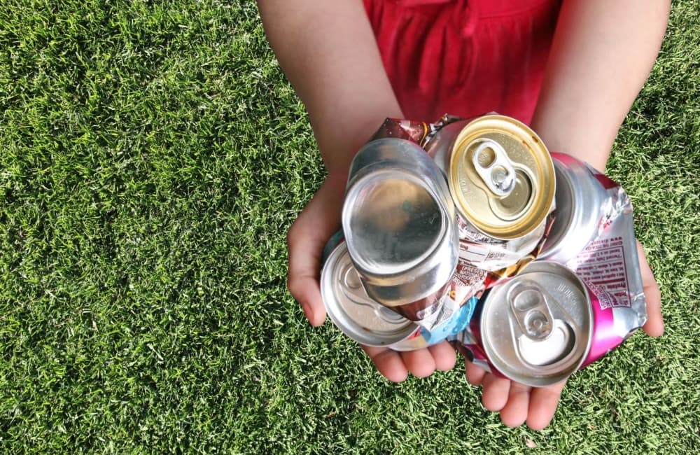 netflix con latas recicladas