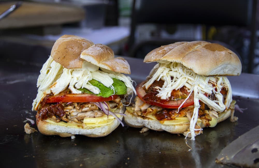 TORTAS Y TLACOYOS DON PAULINO