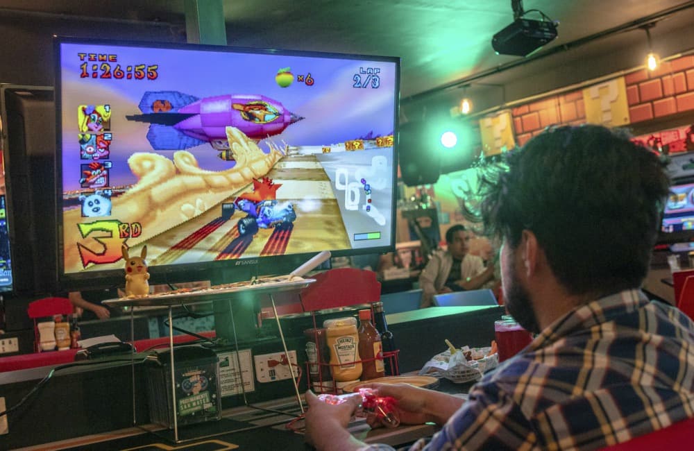 NOCHE DE ARCADE Y CARAJILLOS EN PATA NEGRA