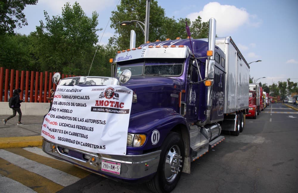 Anuncian manifestación de transportistas en todo el país