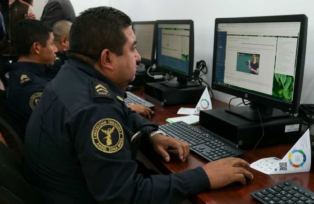 inauguran ciberescuela para policías en la CDMX