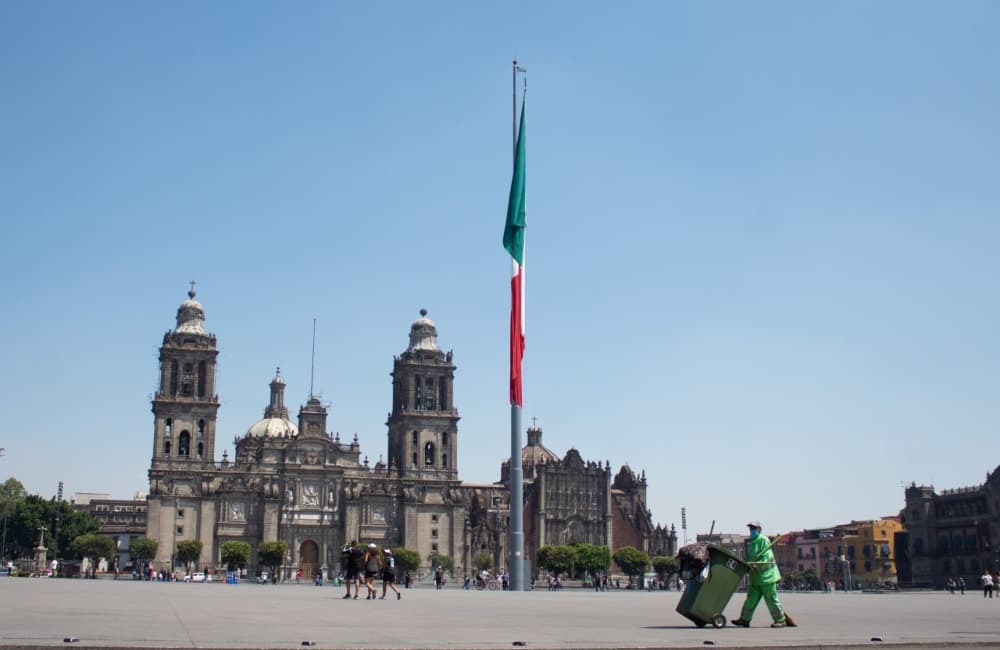 acceso peatonal a plancha del zócalo