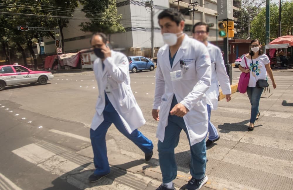 tarjetón a médicos y enfermeras