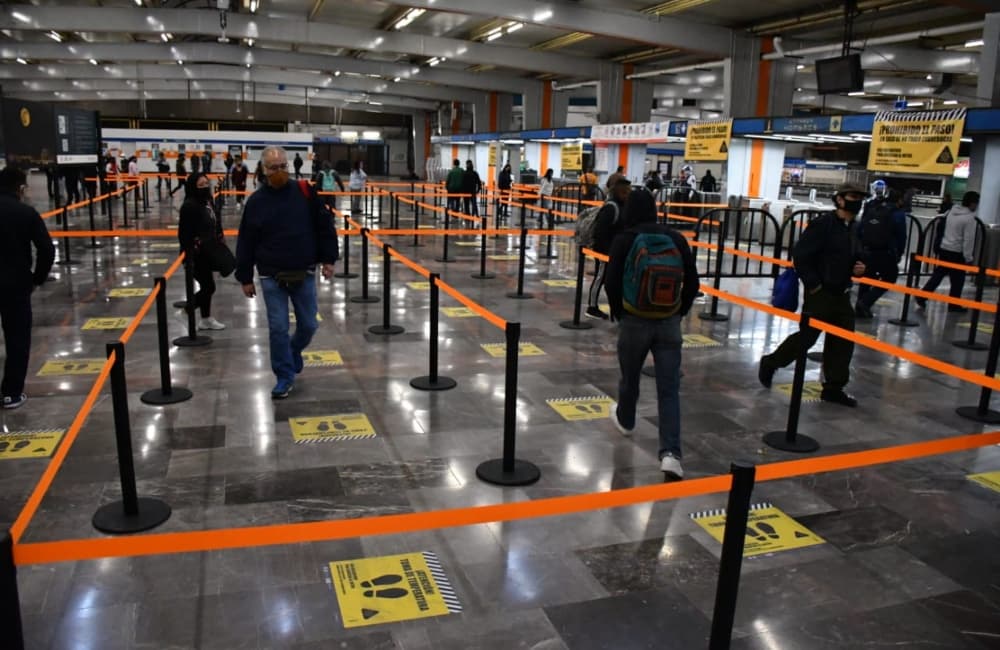 dosifican-usuarios-del-metro