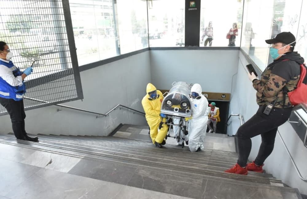 pasajero del metro con síntomas