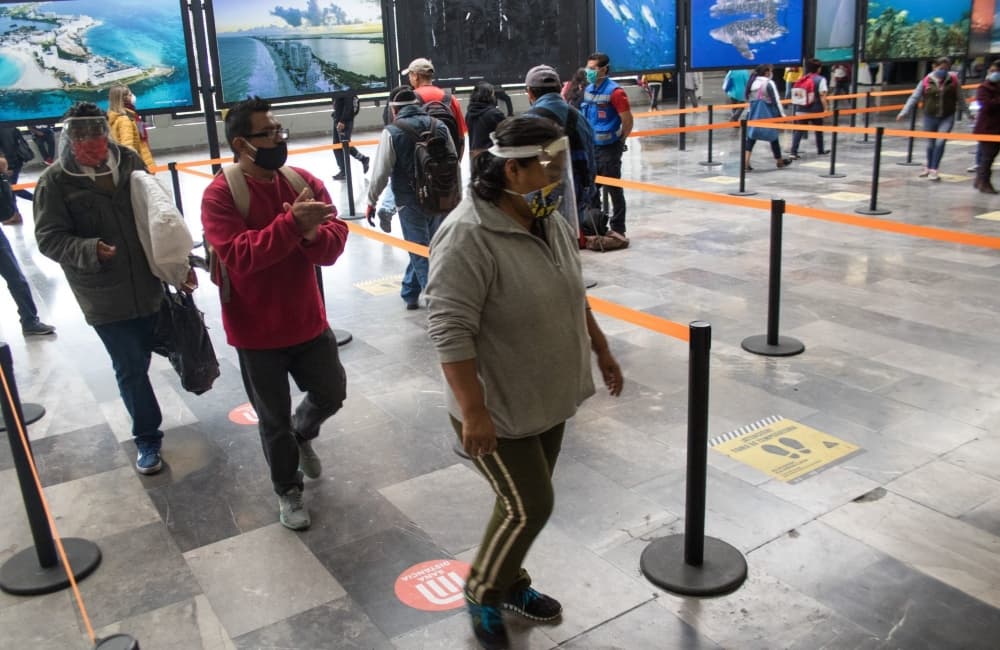 repartirán caretas en el metro