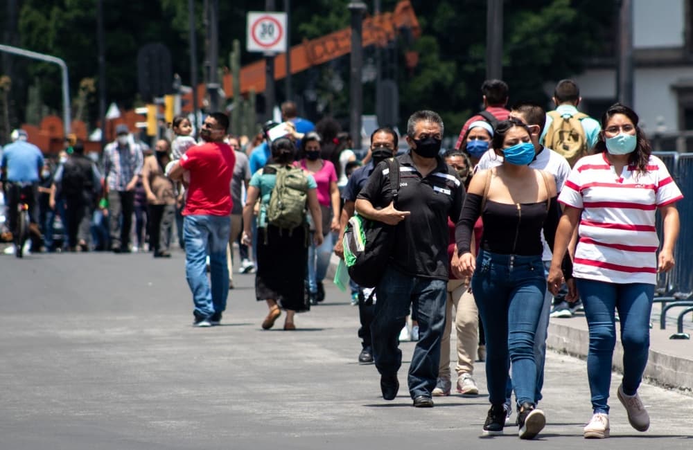 semáforo naranja con alerta en CDMX