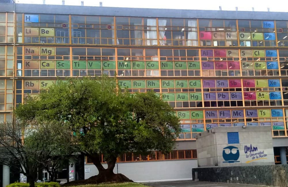 ¿Ya la viste? Pusieron una enorme tabla periódica en la UNAM