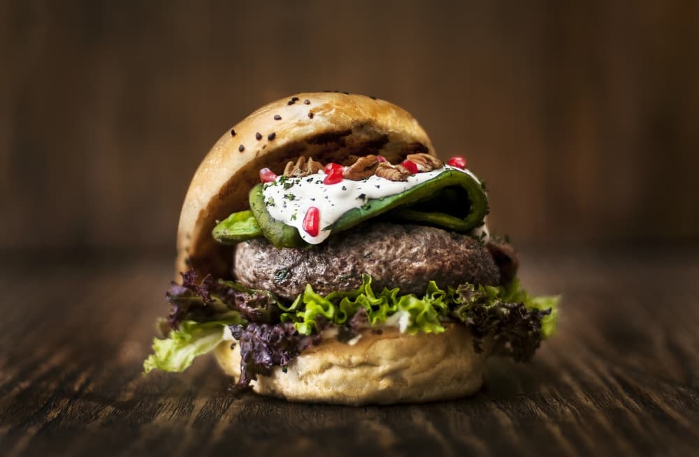 HAMBURGUESA DE CHILE EN NOGADA