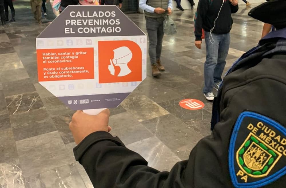 no hablar en el Metro