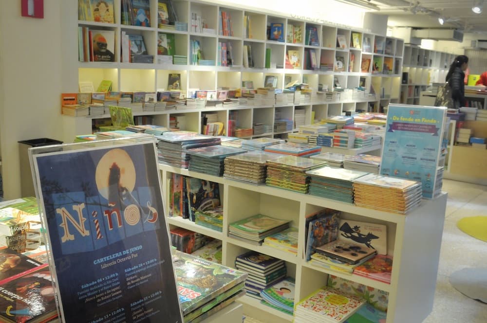 venta nocturna del Fondo de Cultura Económica