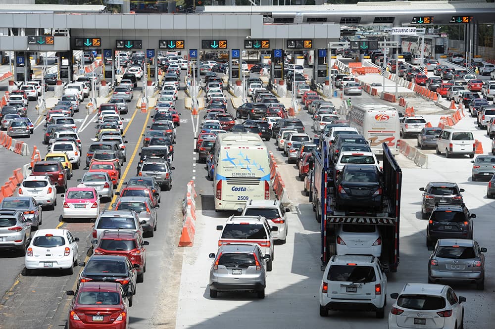 Tráfico en autopistas después del puente