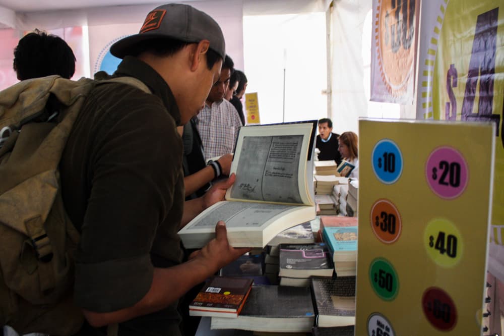venta especial de libros en la Fes Acatlán